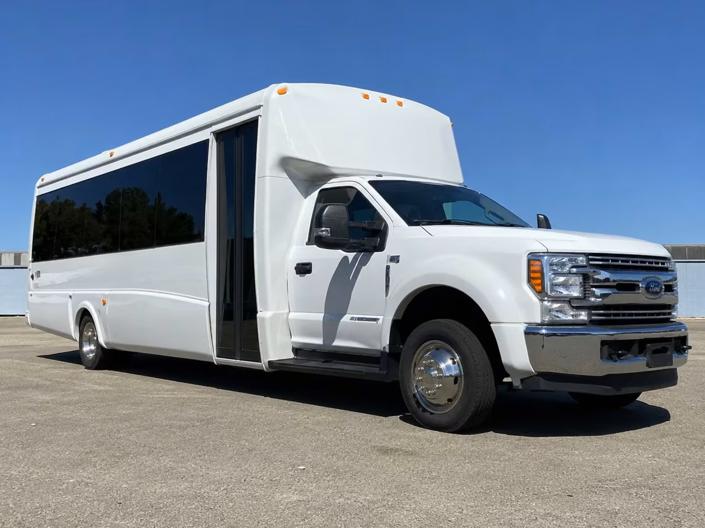 minibus rentals for smaller prom groups in livonia